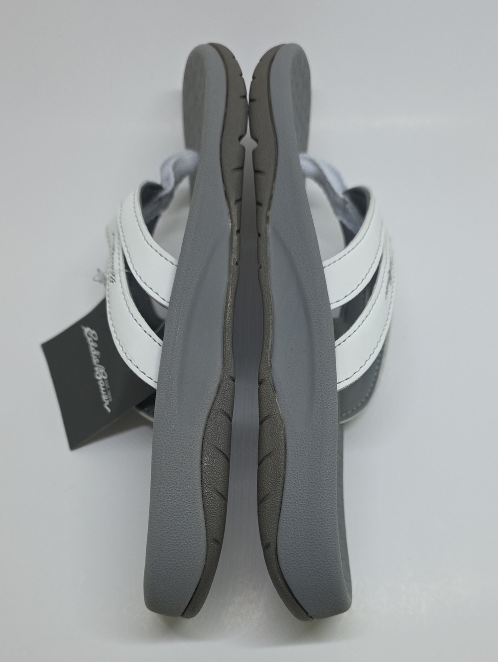 NWT Eddie Bauer White Faux Leather Flip Flops Slip On Womens 6 - Picture 8 of 14